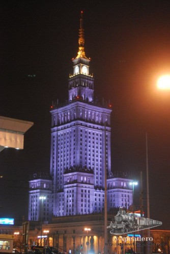 Nada más llegar a Varsovia nos encontramos con esta impresionante visión.