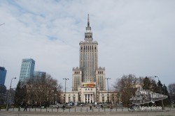 A pesar de lo impresionante de la estampa del Palacio de la Cultura, algunos varsovitas proponían demolerlo para terminar con cualquier símbolo del comunismo.