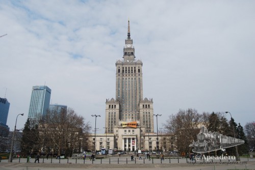 A pesar de lo impresionante de la estampa del Palacio de la Cultura, algunos varsovitas proponían demolerlo para terminar con cualquier símbolo del comunismo.