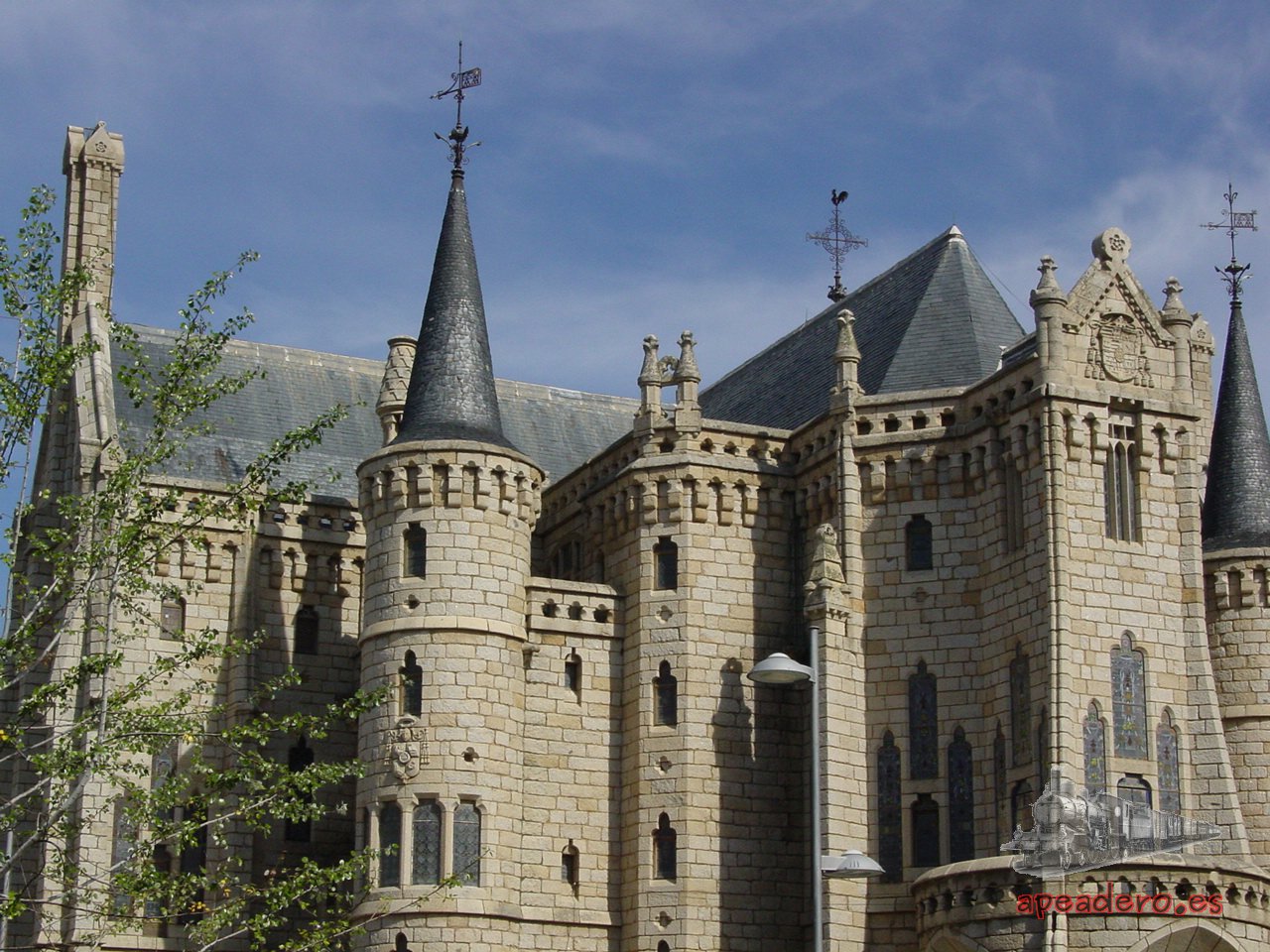 El palacio episcopal de Astorga diseñado por Gaudí.