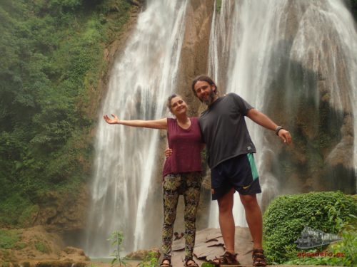 Ivan y Nuria en las cascadas de Anisakan