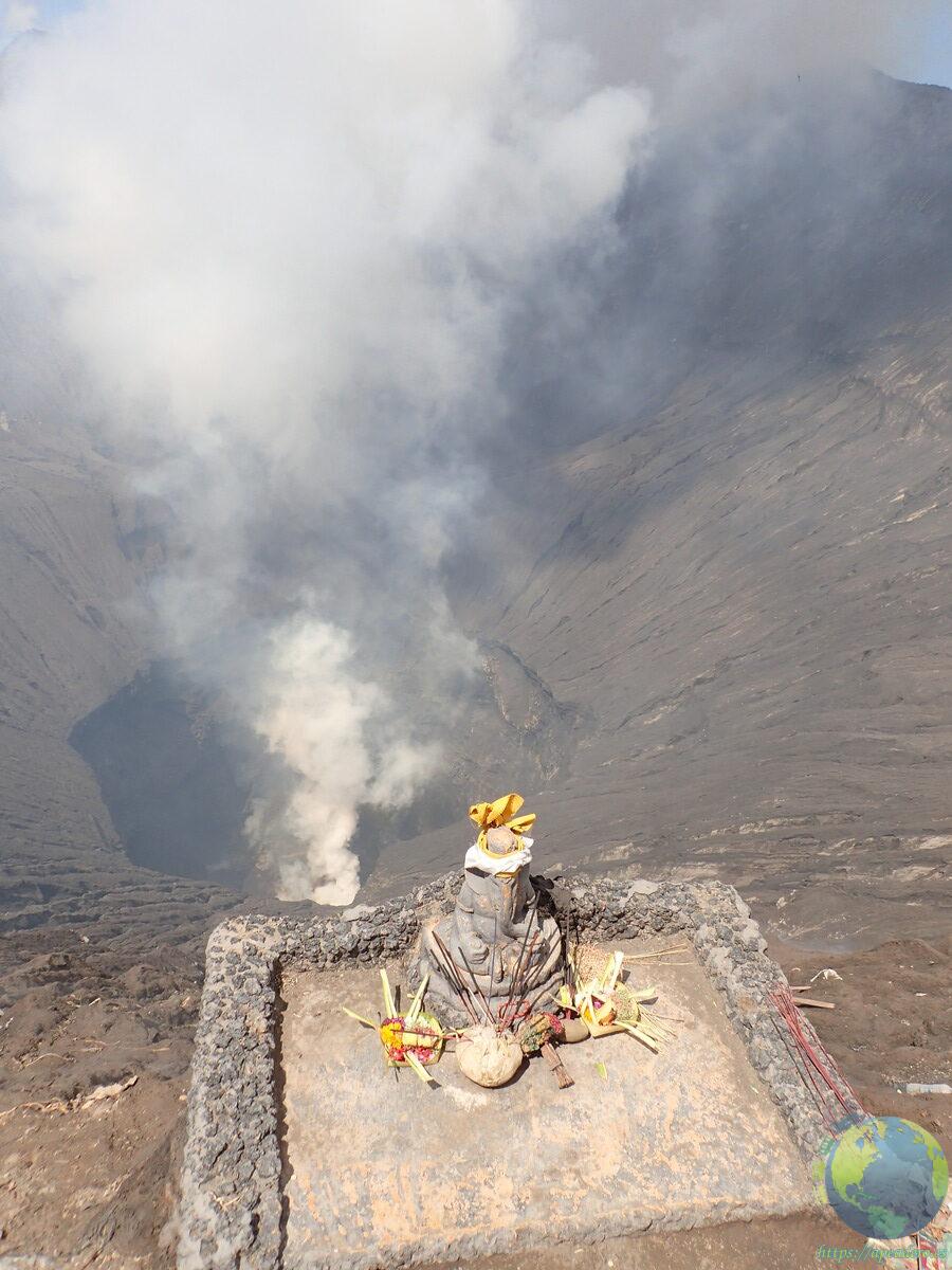 El Bromo humeante, un volcán siempre activo.