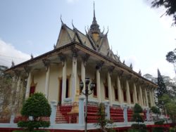 Templo en la ruta en moto por el mekong