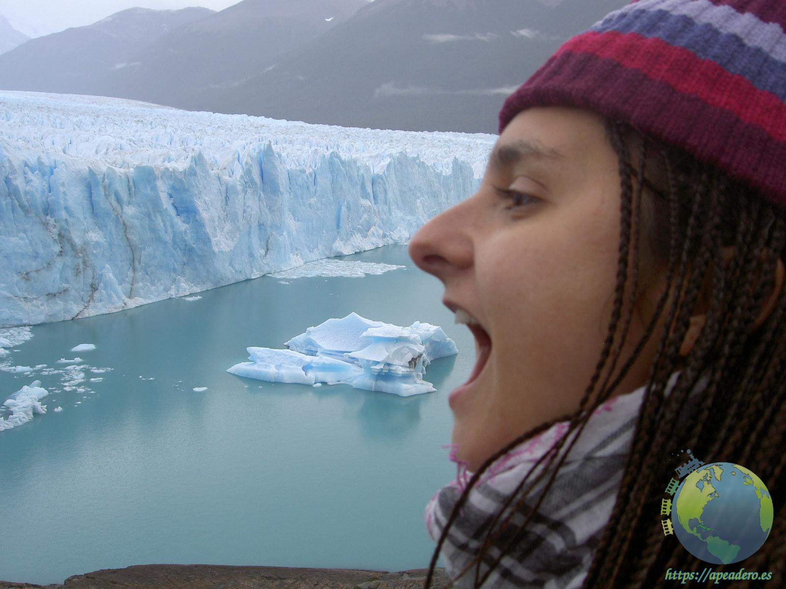 Nuria comiendose el Perito Moreno (en Argentina)